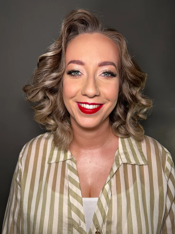 Olśniewająca Marta 💋😍🌟

Fryzura: @stylizacjefryzurbynatalie 🤩

#mua #makeup #makeupartist #makeupartistpoland #makijaż #makijażwieczorowy #redlips  #makijażokolicznościowy